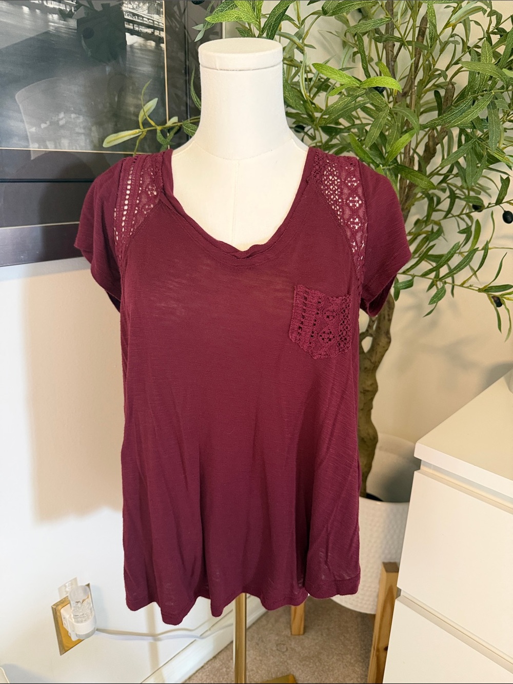 Kismet Burgundy Crochet Lace Back Short Sleeve Top Medium